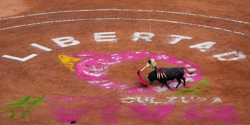 Nach rund anderthalbjähriger Pause finden in der Plaza México in Mexiko-Stadt wieder Stierkämpfe statt. - Foto: Fernando Llano/AP/dpa