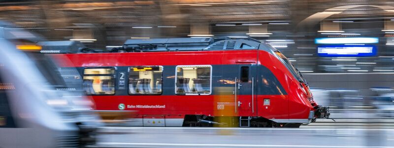 Ab Betriebsstart will die Bahn nun wieder den normalen Fahrplan anwenden. - Foto: Hendrik Schmidt/dpa