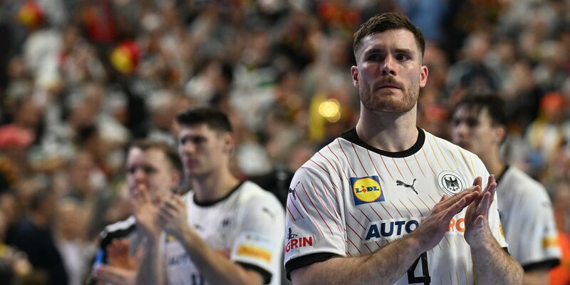 Trotz verpasster Medaille ist Johannes Golla mit der Leistung seiner Mannschaft bei der Heim-EM zufrieden. - Foto: Federico Gambarini/dpa