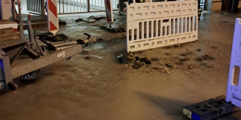 FW-M: Kapitaler Wasserrohrbruch (Ludwigsvorstadt) - Foto: presseportal.de