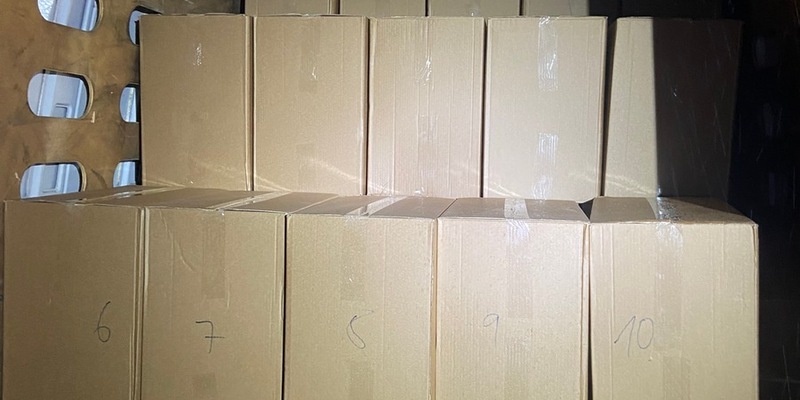 POL-OS: Osnabrück: Polizei deckte Zigarettenschmuggel auf - Sprinter mit 65.000 Packungen beladen (Foto) - Foto: presseportal.de