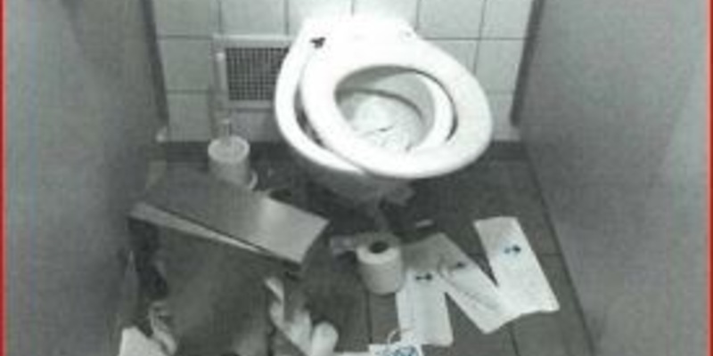 POL-GÖ: (43/2024) Unbekannte verwüsten öffentliche Toilette im Duderstädter Rathaus - Rund 1.500 Euro Schaden, Zeugen gesucht! - Foto: presseportal.de