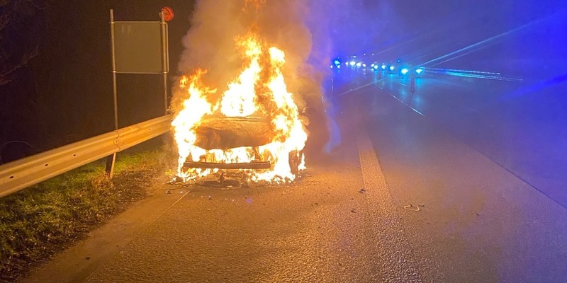 POL-PDNW: Fahrzeugbrand nach Auffahrunfall - Foto: presseportal.de