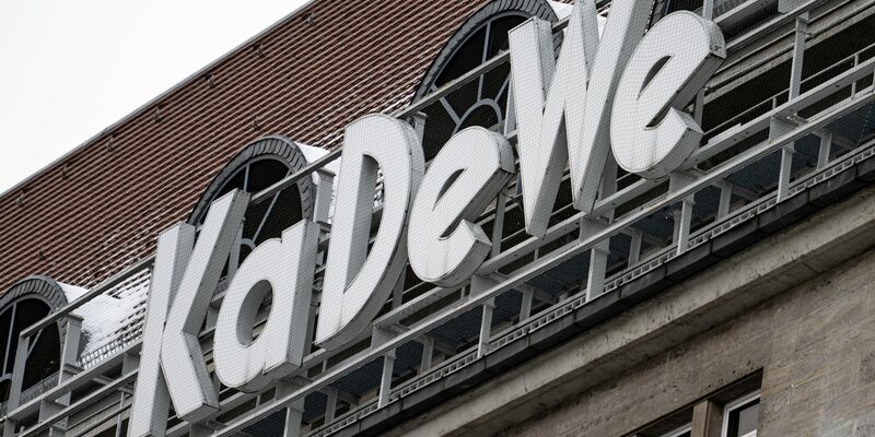 Das berühmte Kaufhaus des Westens in Berlin. - Foto: Fabian Sommer/dpa