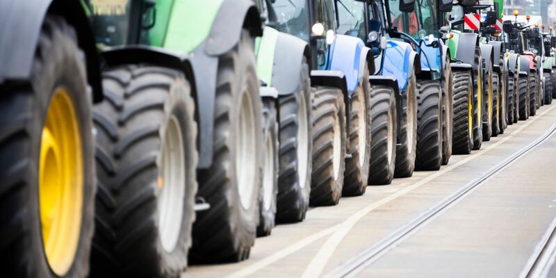 Die Koalition will Steuerbegünstigungen für Landwirte beim Agrardiesel schrittweise abschaffen. - Foto: Christoph Soeder/dpa