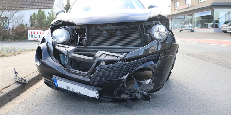 POL-HF: Unfall im Kreuzungsbereich- Beetle-Fahrerin verletzt - Foto: presseportal.de