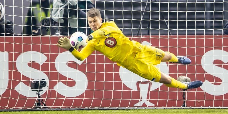 Wünscht sich den DFB-Pokal mehr als den Aufstieg: Herthas Torwart Tjark Ernst. - Foto: Andreas Gora/dpa