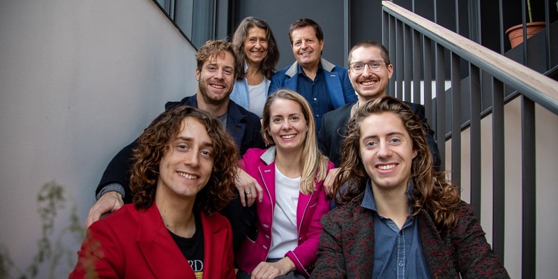 In drei Jahren vom Handwerksbetrieb zum führenden Online Dienstleister / 250 Jahre alte Maßschneiderei erfindet Nähen neu - Foto: presseportal.de