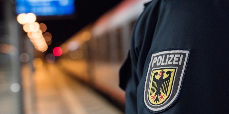 BPOL NRW: Gefährliche Körperverletzung mit Eisenstange: Bundespolizei sucht Zeugen! - Foto: presseportal.de