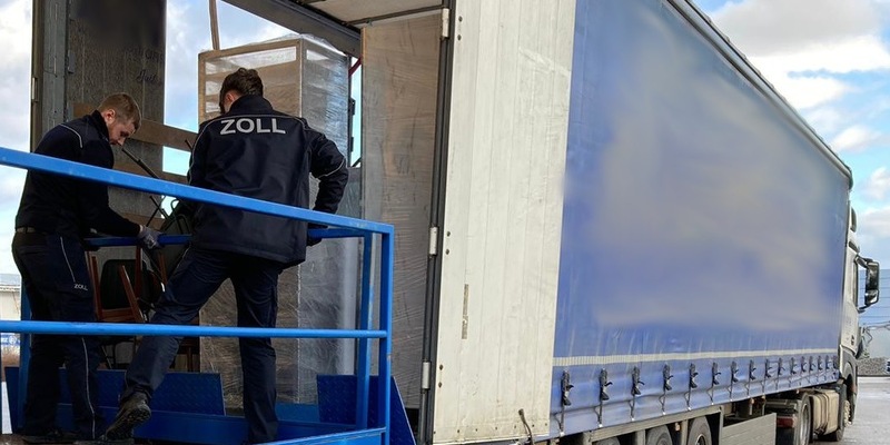 HZA-RO: Altöttinger Zoll verhindert Einfuhr umweltschädlicher FCKW-Mittel in Kühlschränken aus dem Kosovo - Foto: presseportal.de