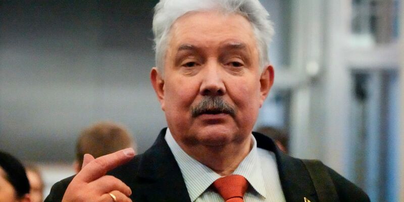 Sergej Baburin von der Partei Gesamtrussische Volksunion, hat seine Bewerbung um das Präsidentenamt noch vor der offiziellen Registrierung wieder zurückgezogen. - Foto: Alexander Zemlianichenko/AP/dpa