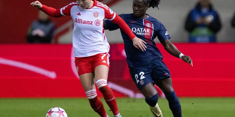 Der FC Bayern um Abwehrspielerin Giulia Gwinn (l) hat die K.o.-Runde in der Champions League dramatisch verpasst. - Foto: Sven Hoppe/dpa