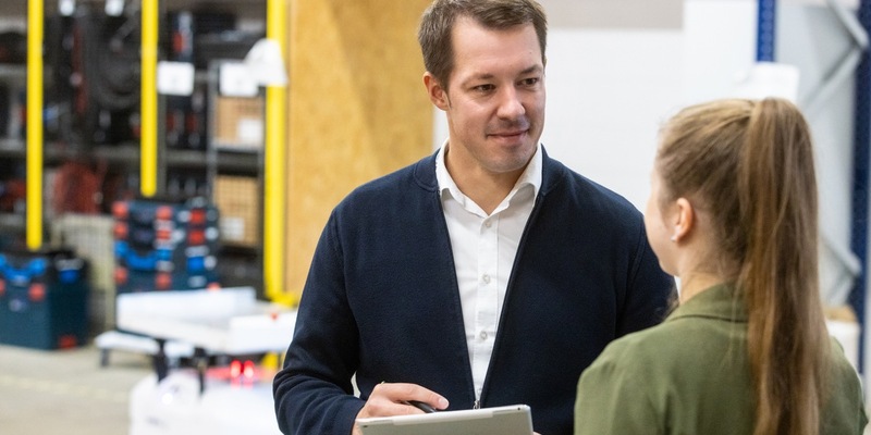 Markus Zipper von der ProLog Automation GmbH & Co. KG: Wie fahrerlose Transportsysteme die Effizienz in Betrieben steigern - Foto: presseportal.de