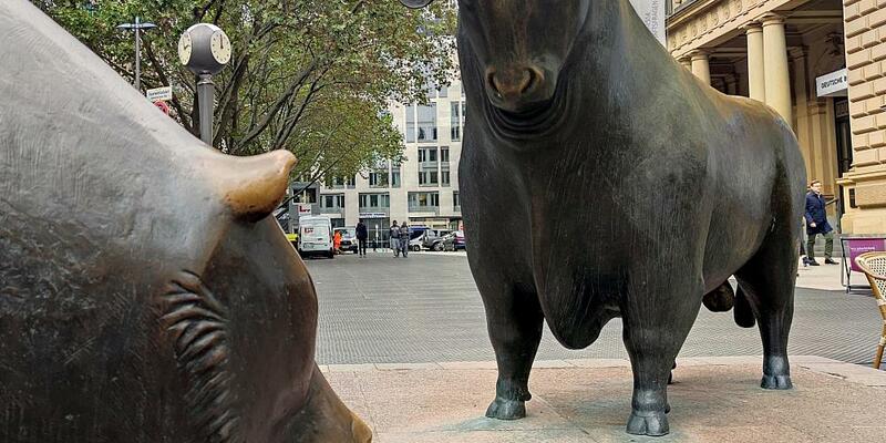 Bulle und Bär auf dem Börsenplatz in Frankfurt am Main - Foto: über dts Nachrichtenagentur