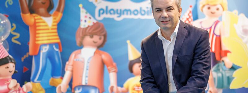 Playmobil-Vorstand Bahri Kurter hat angekündigt: «Wir stellen uns jetzt strategisch neu auf.» - Foto: Daniel Karmann/dpa