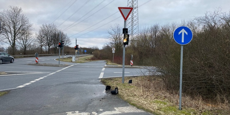 POL-HI: Verkehrsunfallflucht auf der B1 in Elze - Zeugenaufruf - Foto: presseportal.de