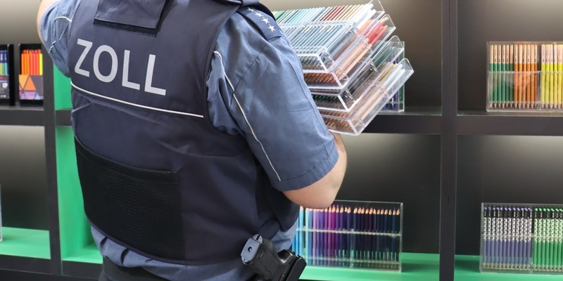 HZA-DA: Zoll zieht Produktfälschungen auf der Messe Ambiente in Frankfurt aus dem Verkehr 41.500 Euro an Sicherheit eingezogen - 27 Strafverfahren eingeleitet - Foto: presseportal.de