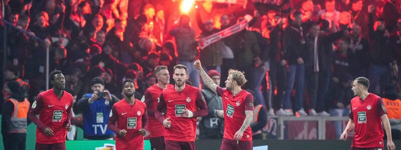 Kaiserslautern zieht durch ein 3:1 bei der Hertha ins Halbfinale des DFB-Pokals ein. - Foto: Soeren Stache/dpa