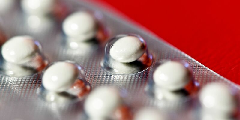 Derzeit läuft in den USA eine Studie zu einer «Pille für den Mann». - Foto: Ralf Hirschberger/dpa-Zentralbild/dpa