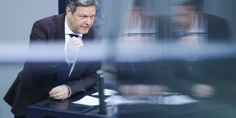 Robert Habeck schlägt ein «Wirtschaftschancengesetz mal 10» vor. - Foto: Hannes P. Albert/dpa