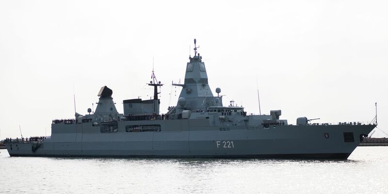 Die Bundeswehr könnte sich mit der Fregatte Hessen an der Militäroperation zur Sicherung der Handelsschifffahrt im Roten Meer beteiligen. - Foto: Mohssen Assanimoghaddam/dpa