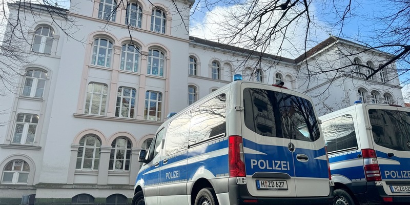 ZPD: Training für den Ernstfall / Bonifatius- Grundschule in Hannover als Übungsobjekt für die Bereitschaftspolizei - Foto: presseportal.de