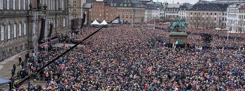 Rund 300.000 Menschen waren bei den Feierlichkeiten zum Thronwechsel dabei. - Foto: Mads Claus Rasmussen/Ritzau Scanpix Foto/AP/dpa