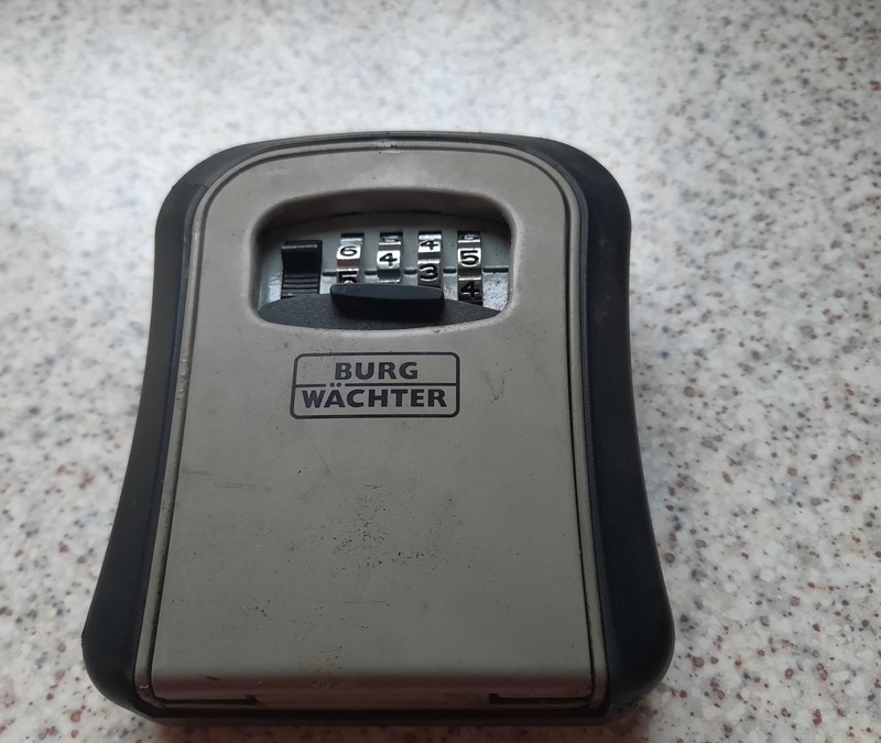 POL-WE: Eigentümer von Schlüsseltresor gesucht + Rollladen hochgeschoben + Dieb im Auto - Foto: presseportal.de