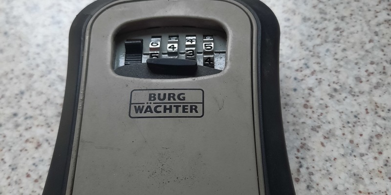 POL-WE: Eigentümer von Schlüsseltresor gesucht + Rollladen hochgeschoben + Dieb im Auto - Foto: presseportal.de