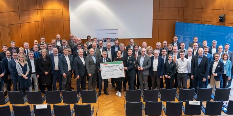 Beitrittsveranstaltung mit Innenmister Reul / Regierungsbezirk Detmold im Präventionsnetzwerk #sicherimDienst dabei - Foto: presseportal.de