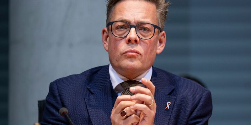 Das Bundesinnenministerium müsse auch dienstrechtlich auf den Fall Maaßen einen genauen Blick werfen und gegebenenfalls entsprechende Konsequenzen ziehen, so Konstantin von Notz (Grüne). - Foto: Monika Skolimowska/dpa