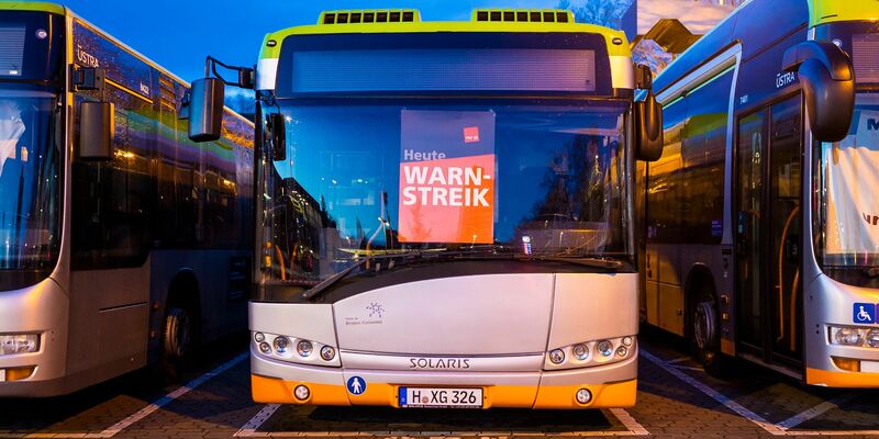 Vom Warnstreik betroffen ist der Nahverkehr in mehr als 80 Städten und rund 40 Landkreisen. - Foto: Moritz Frankenberg/dpa