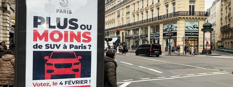 Bei der Befragung kann die Pariser Bevölkerung entscheiden, ob es zur Verdreifachung der Parkgebühren auf öffentlichen Parkplätzen für die schweren Stadtgeländewagen kommt. - Foto: Michael Evers/dpa