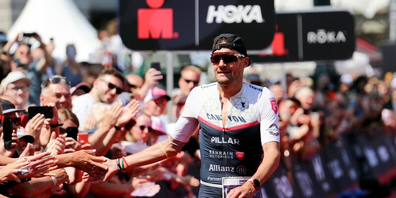 Spricht angesichts des Weltrekordversuchs von Jonas Deichmann von einer «Meisterleistung»: Jan Frodeno. - Foto: Markus Tischler/dpa