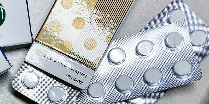 HZA-OL: ZOLL: Dopingmittel lag in einer Reisetasche, Drogen waren in der Unterhose - Foto: presseportal.de