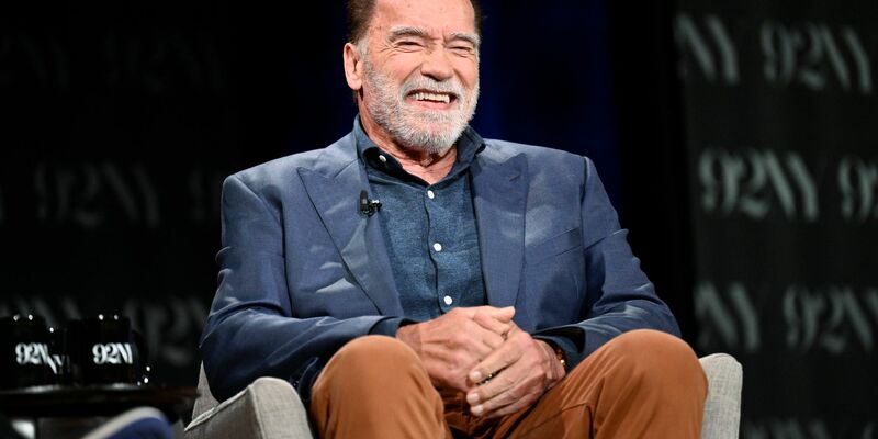 Die Enkelinnen von Arnold Schwarzenegger stehen mit den Tieren für Frühstück an. Es gibt selbstgemachte Kekse. - Foto: Evan Agostini/Invision/AP/dpa