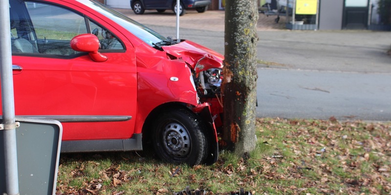 POL-COE: Lüdinghausen/ Autos kollidieren mit Bäumen - Foto: presseportal.de