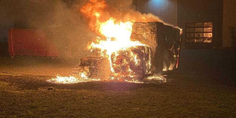 POL-WES: Kamp- Lintfort - Brand eines Papiercontainers - Foto: presseportal.de