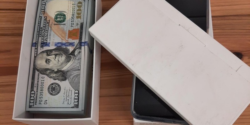 BPOLI DD: Handyverpackung als Geldversteck - Foto: presseportal.de