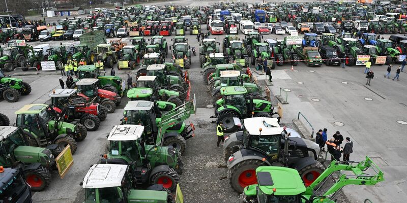 Das Aus für Diesel-Vergünstigungen rief in der Agrar-Branche Proteste hervor. - Foto: Bernd Weißbrod/dpa