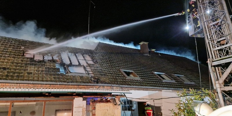 Feuerwehr Kalkar: Wohnungsbrand mit zwei verstorbenen Personen - Foto: presseportal.de
