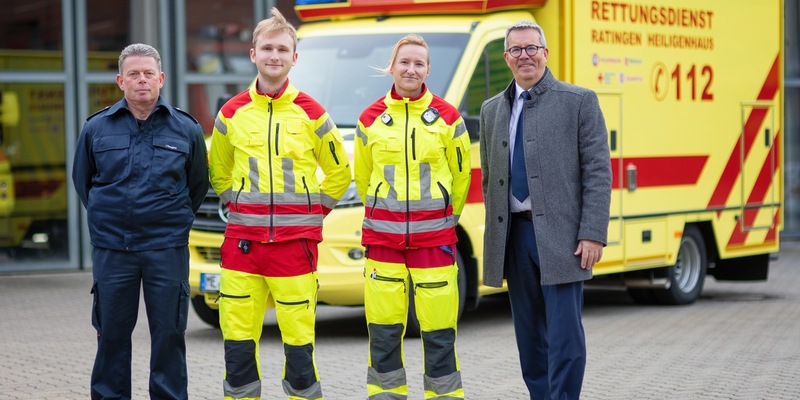FW Ratingen: Feuerwehr Ratingen - Neuer Rettungswagen in neuer Farbgebung - Foto: presseportal.de