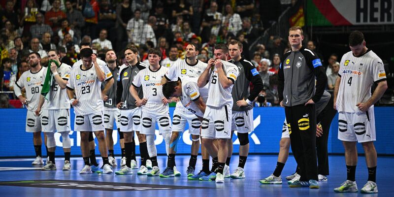 Bei der EM haben sie das direkte Ticket verpasst. Nun muss sie die Deutsche Handball-Nationalmannschaft durch die Qualifikation zur Olympiade arbeiten. - Foto: Tom Weller/dpa