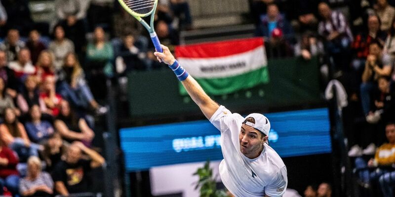 Jan-Lennard Struff hat sein Duell gegen Marton Fucsovics verloren. - Foto: Marton Monus/dpa