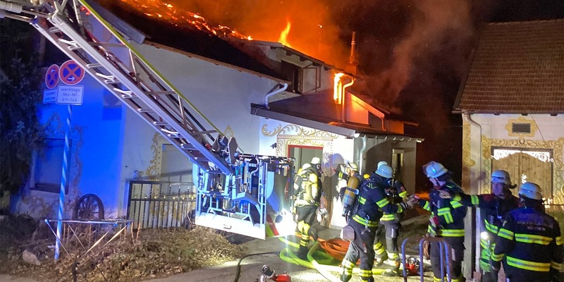 FW-M: Gebäude in Vollbrand (Lochhausen) - Foto: presseportal.de
