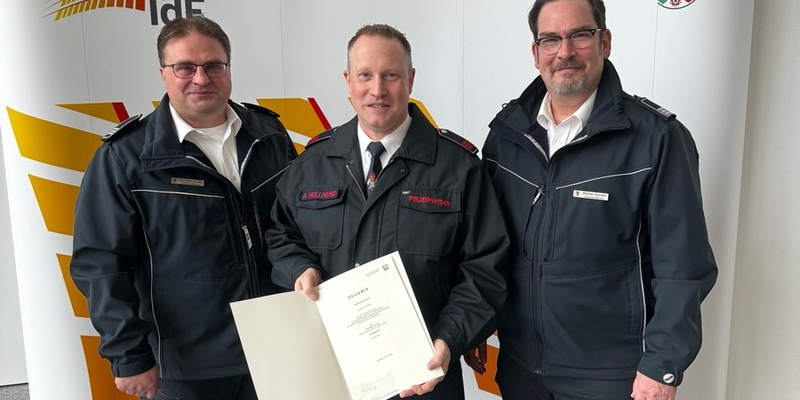 FW Menden: Beförderung nach bestandener Prüfung - Foto: presseportal.de