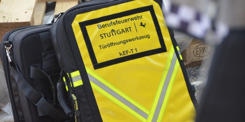 FW Stuttgart: Person in Geschäftsgebäude eingeschlossen - Über Feuermelder auf Notsituation aufmerksam gemacht - Foto: presseportal.de