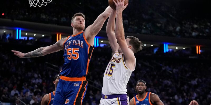 Isaiah Hartenstein (l) von den New York Knicks konnte die Niederlage gegen die Los Angeles Lakers nicht verhindern. - Foto: Frank Franklin II/AP