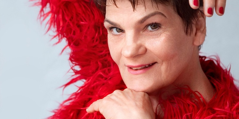 Gayle Tufts: Selbstrespekt ist sexy / Im Interview mit dem Gesundheitsmagazin Apotheken Umschau kritisiert die Entertainerin den Wunsch nach ewiger Jugend und Schönheit - Foto: presseportal.de