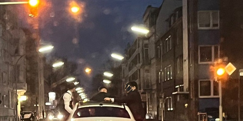 POL-WHV: Hochzeitskonvoi durch die Polizei angehalten - mehrere Verfahren eingeleitet! - Foto: presseportal.de